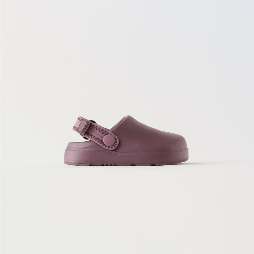 Zara toddler rubberized clogs size 22